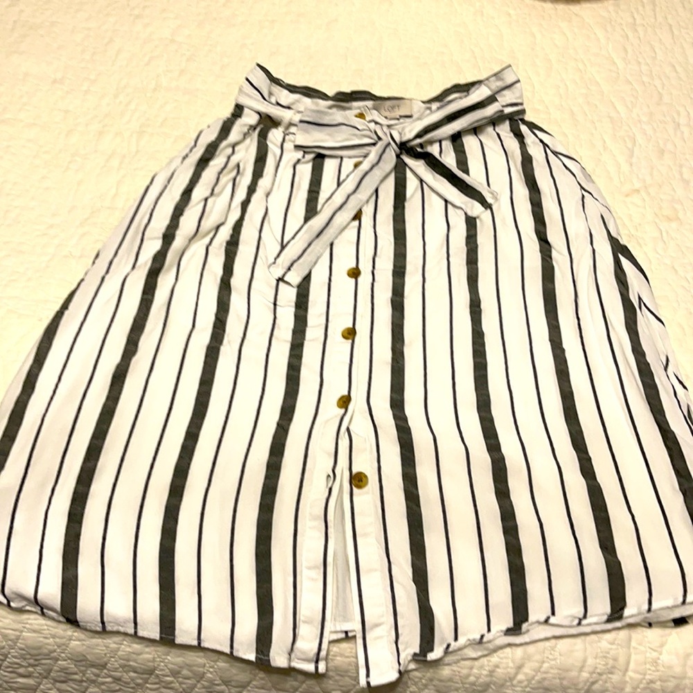 LOFT outlet midi length skirt. Black/white.  Size 12